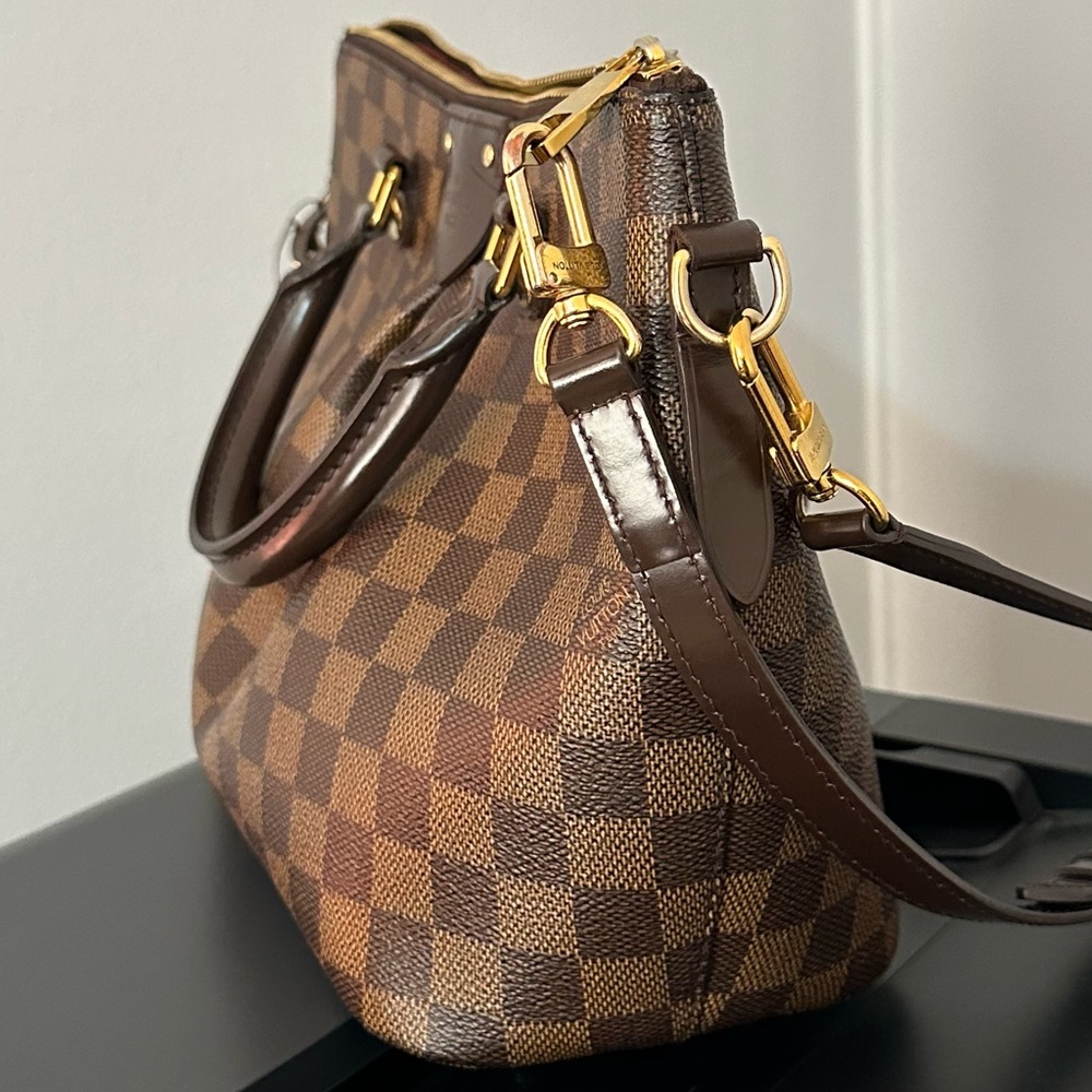 Louis Vuitton Authentic Brown Canvas Crossbody Purse